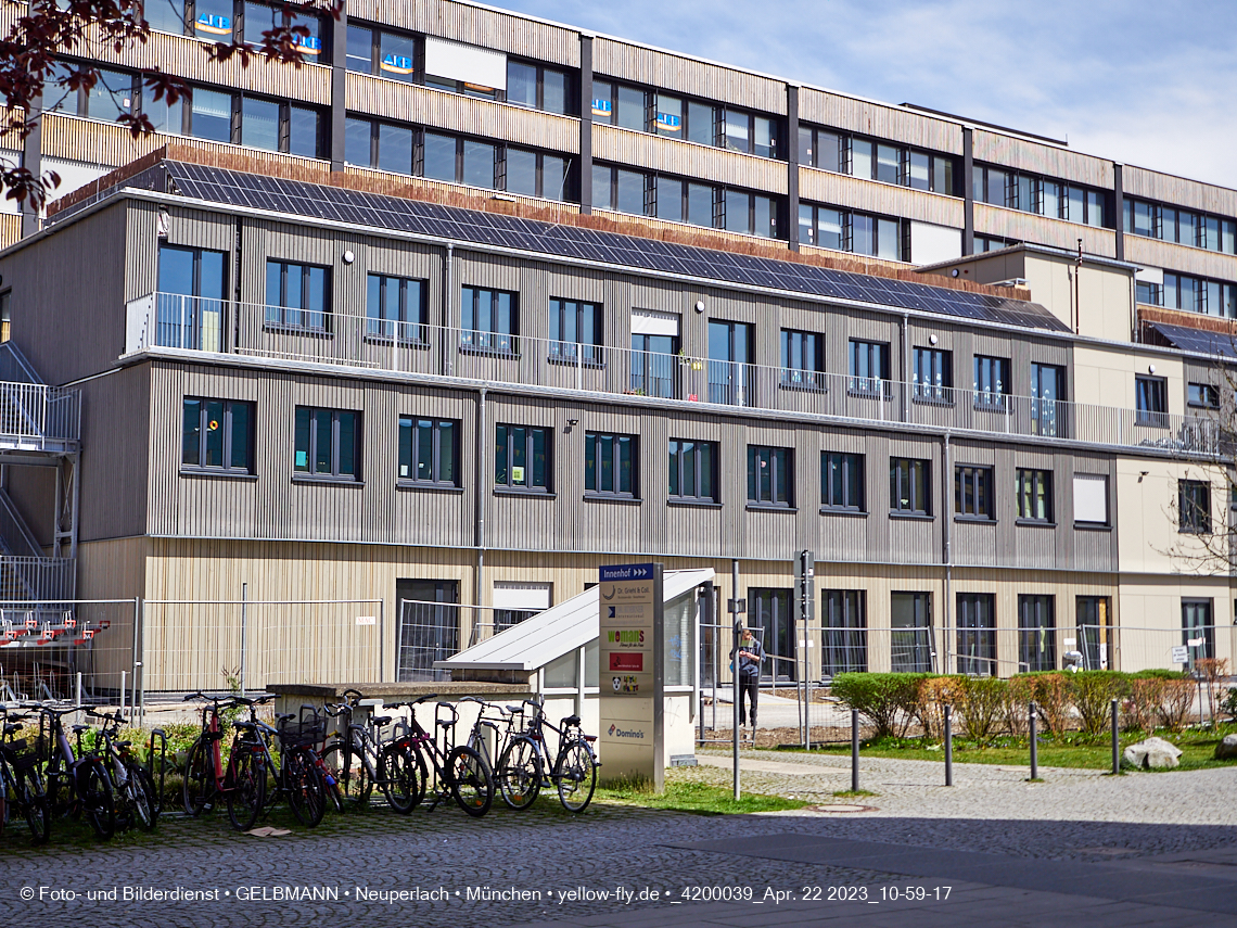 22.04.2023 - Baustelle Montessori Schule im Plettzentrum in Neuperlach